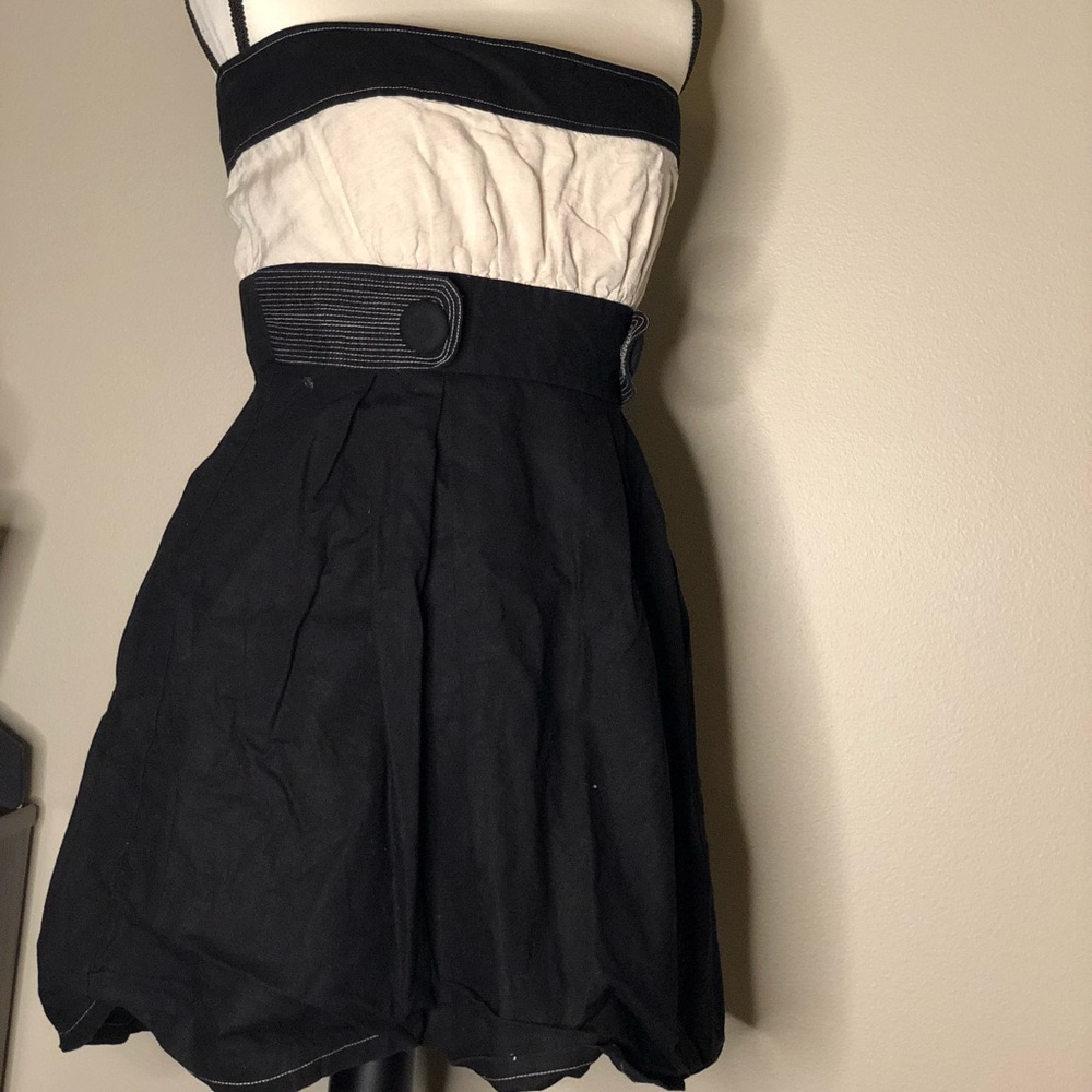 Sleeveless dress